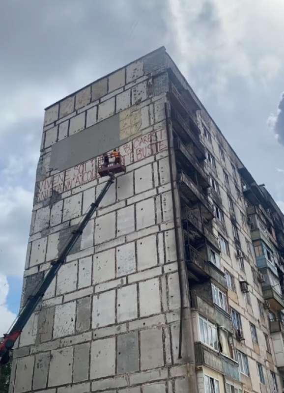 il murale di jorit a mariupol.