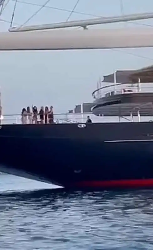 il party sullo yacht di jeff bezos 1