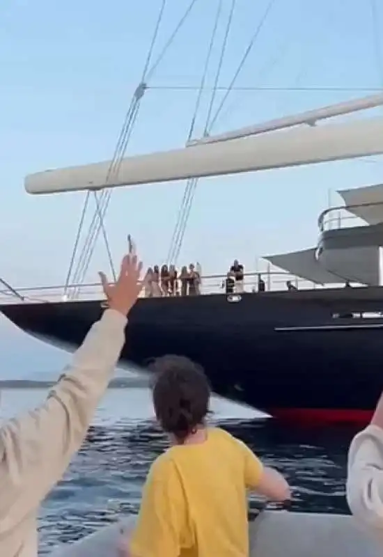 il party sullo yacht di jeff bezos 2