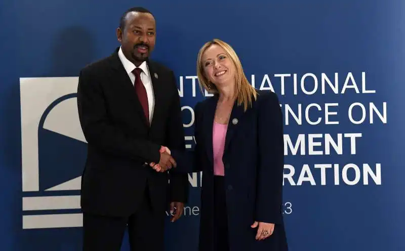 il primo ministro dell etiopia abiy ahmed ali con  giorgia meloni  