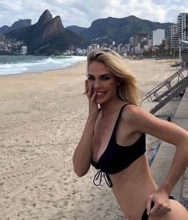 ILARY BLASI IN VACANZA IN BRASILE