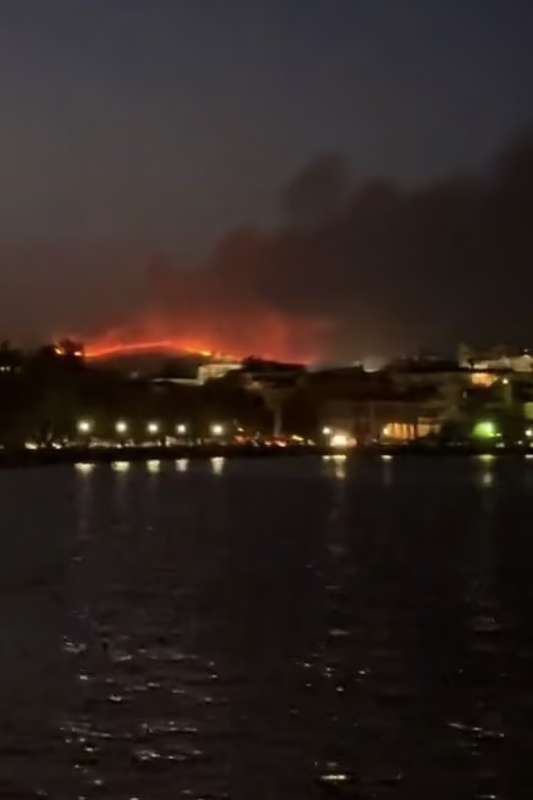 incendio a corfu