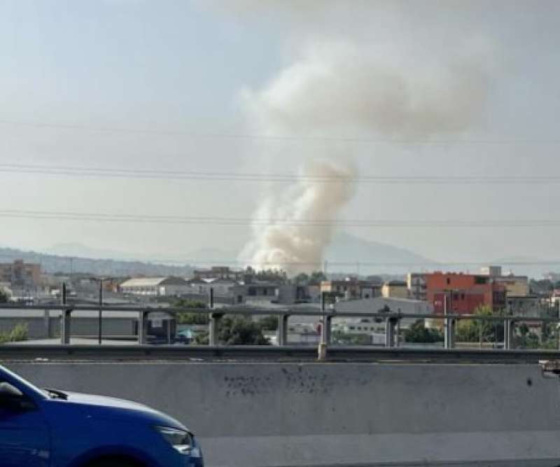 incendio al campo rom di Barra - Napoli