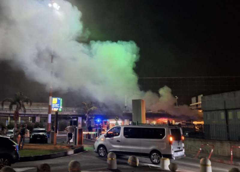 incendio all aeroporto vincenzo bellini di catania 7