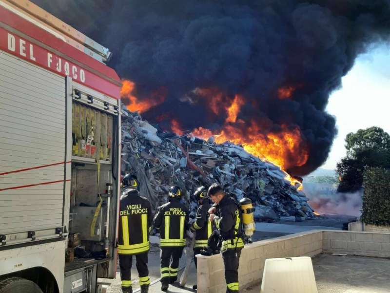 INCENDIO DISCARICA CIAMPINO