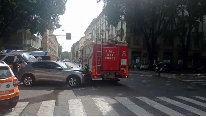 incidente della scorta di ignazio la russa a milano