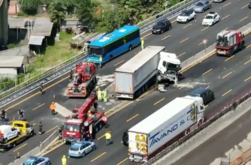 INCIDENTE SULL AUTOSTRADA DEI LAGHI A LAINATE 