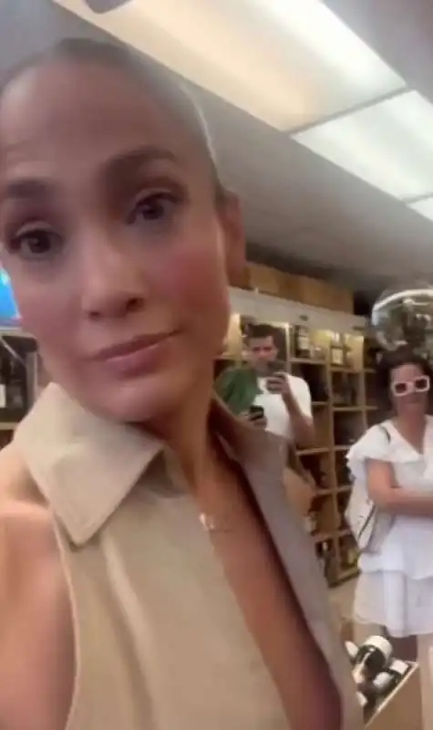 jennifer lopez e il suo marchio di alcol 4