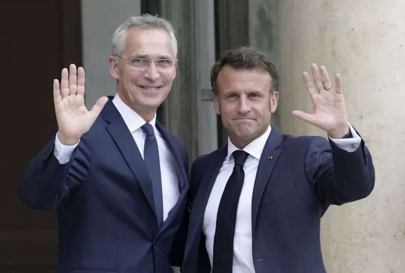 JENS STOLTENBERG - EMMANUEL MACRON