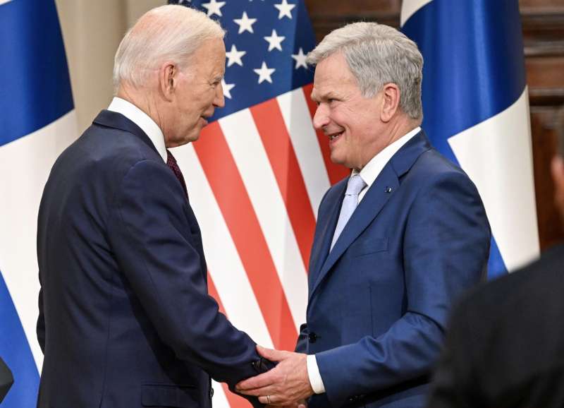 Joe Biden con Sauli Niinisto a Helsinki