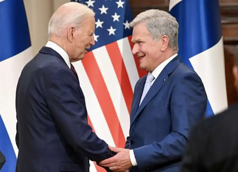 Joe Biden con Sauli Niinisto a Helsinki  