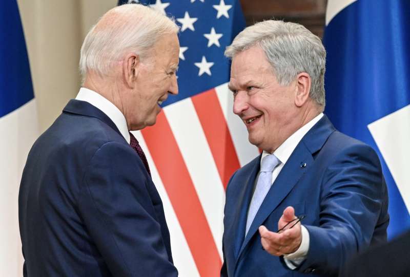 Joe Biden con Sauli Niinisto a Helsinki