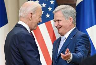 Joe Biden con Sauli Niinisto a Helsinki