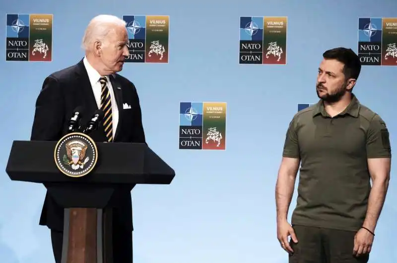 JOE BIDEN E VOLODYMYR ZELENSKY AL VERTICE NATO DI VILNIUS  