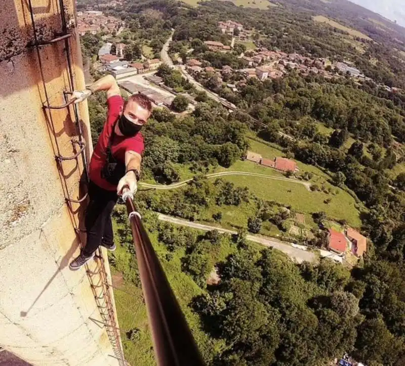 l acrobata francese remi lucidi    7