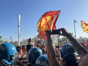 le proteste contro daniela santanche alla versiliana