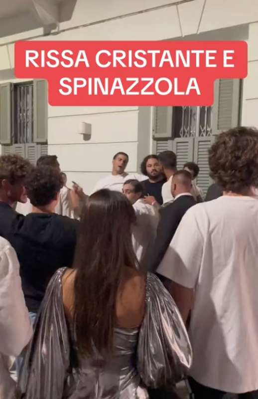 leonardo spinazzola e bryan cristante rissa sfiorata a forte dei marmi 1