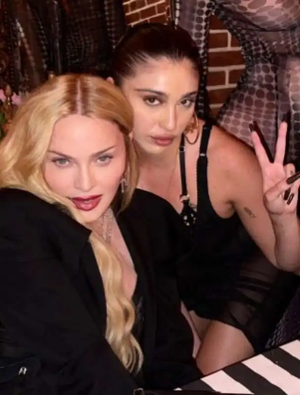 madonna e la figlia lourdes