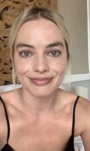 margot robbie struccata