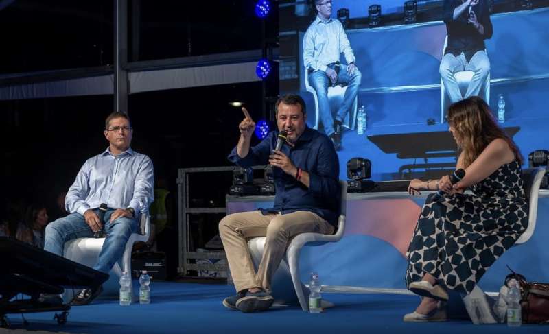 matteo salvini con daniele capezzone e agnese pini a cervia