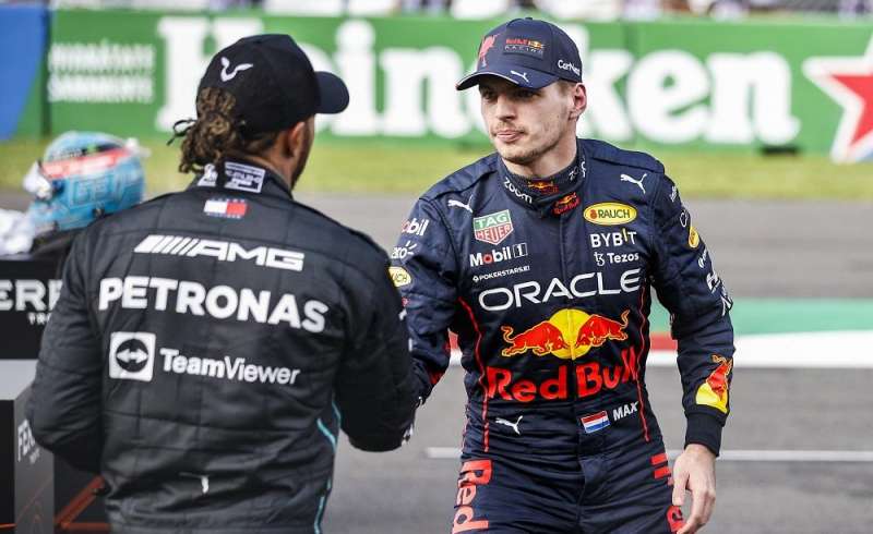 max verstappen - lewis hamilton