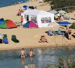 MAXI TENDA SULLA SPIAGGIA DI MANDURIA