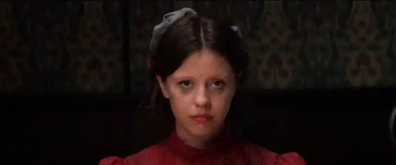 mia goth pearl  6