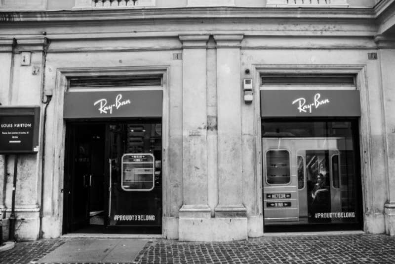 NEGOZIO RAY BAN VIA DEL CORSO ROMA