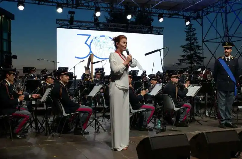 paola saluzzi e la banda musicale della polizia di stato  foto di bacco