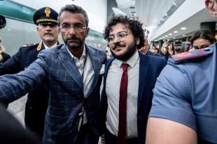 patrick zaki all aeroporto di mlano malpensa