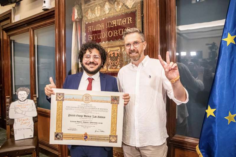 patrick zaki con il sindaco di bologna matteo lepore