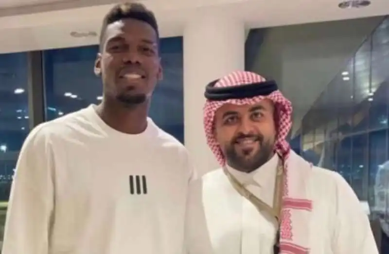 PAUL POGBA VISITA L AL ITTIHAD