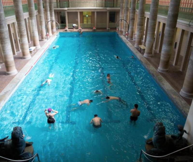 PISCINA COMUNALE DI NEUKOLLN A BERLINO