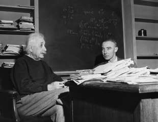 robert oppenheimer albert einstein 1