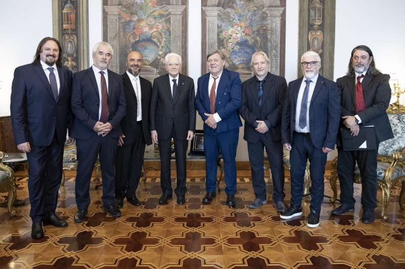 sergio mattarella riceve i nomadi al quirinale