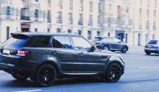 SUV A PARIGI