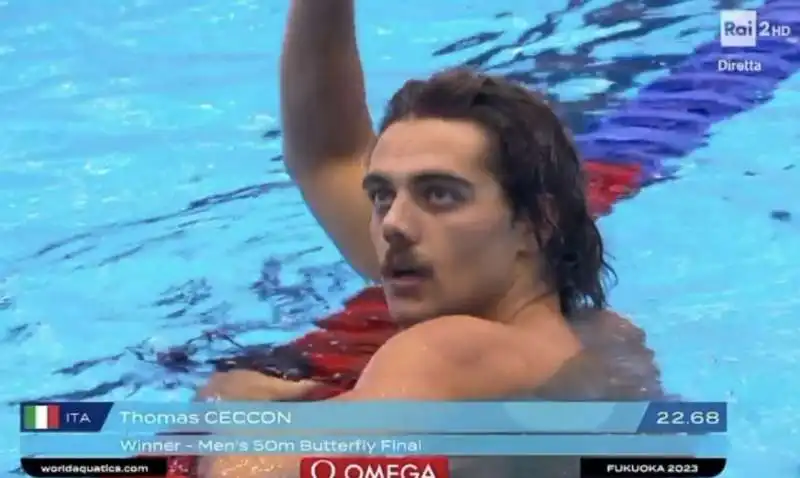 thomas ceccon  oro nei 50 farfalla a fukuoka 