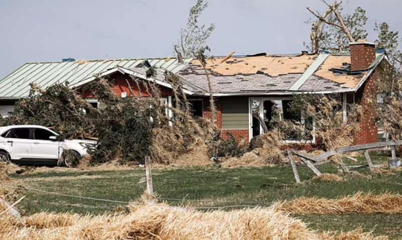 tornado in canada 1