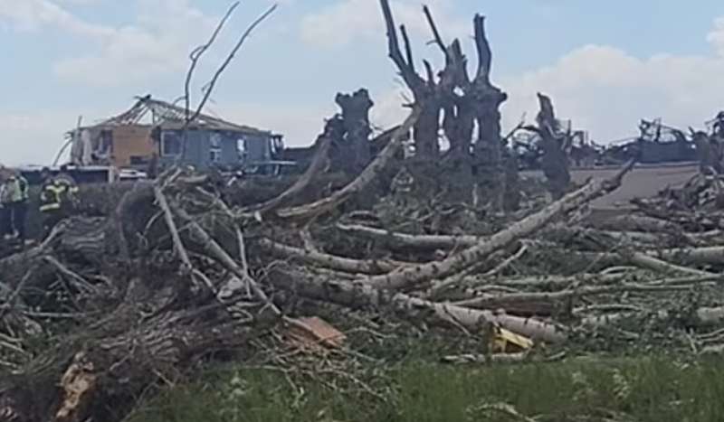 tornado in canada 2