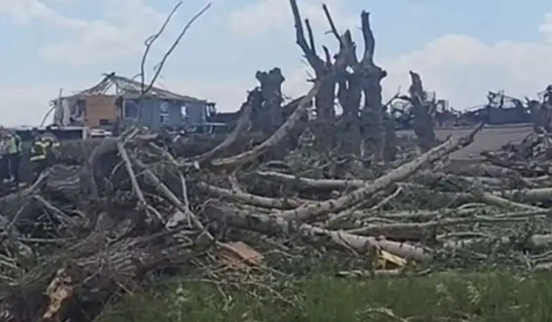 tornado in canada   2