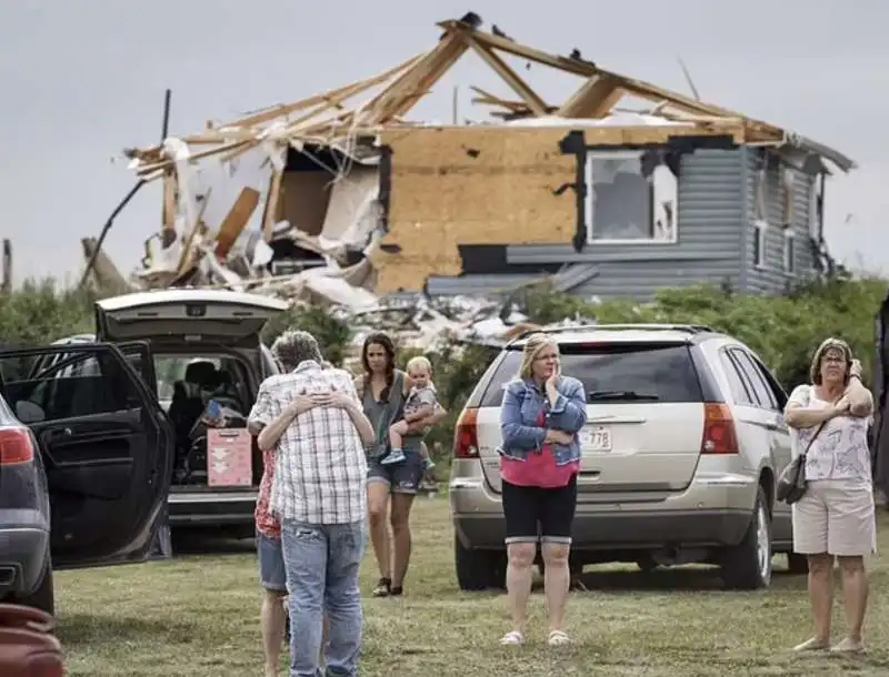 tornado in canada   5