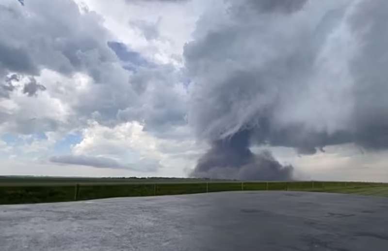 tornado in canada 6