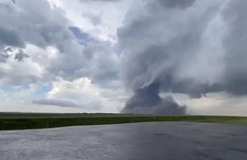 tornado in canada   6