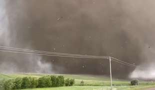 tornado in canada 7