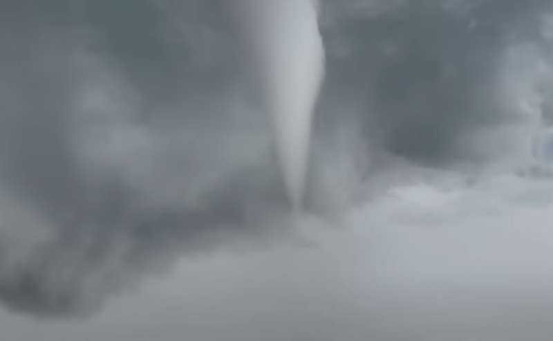 tornado in canada 8