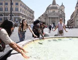 turisti accaldati a roma 3