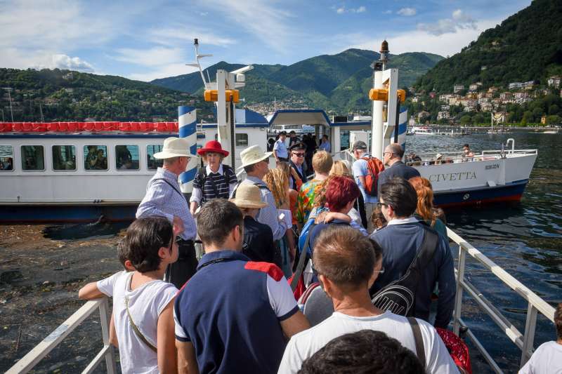 turisti lago di como