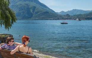 turisti lago di como