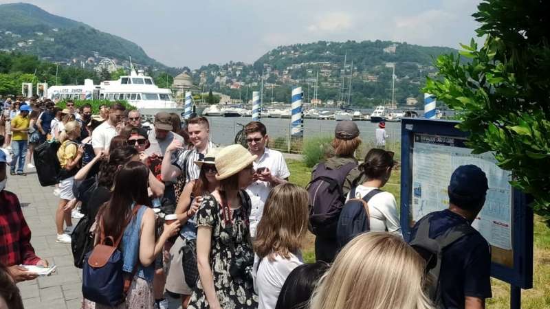 turisti lago di como