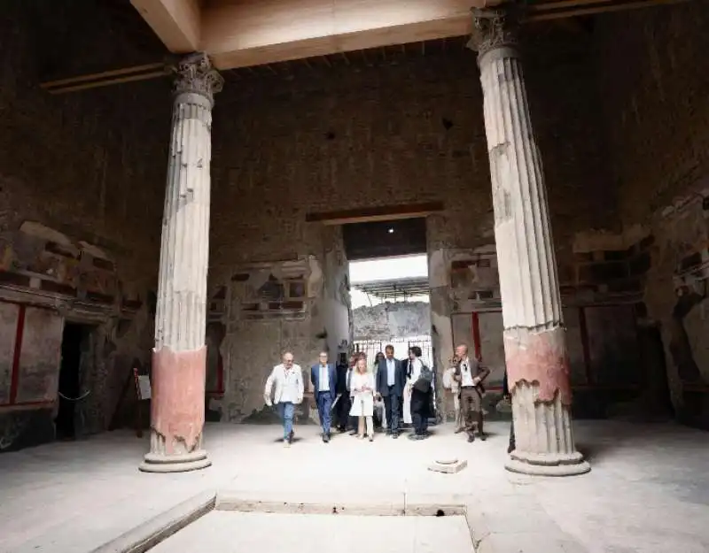 visita di giorgia meloni a pompei 